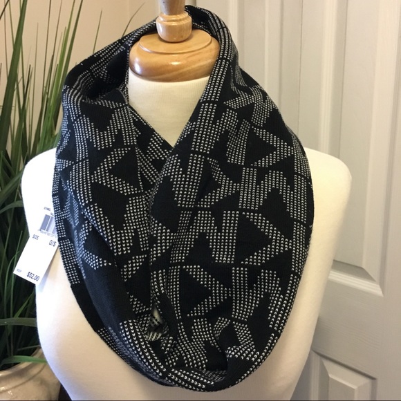Michael Kors Accessories - 💥 NWT Michael Kors Infinity Scarf
